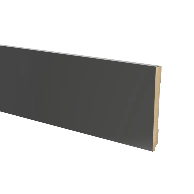 MDF Moderne plint 120x18 voorgelakt RAL9005 - lengte 240cm Direct Beschikbaar