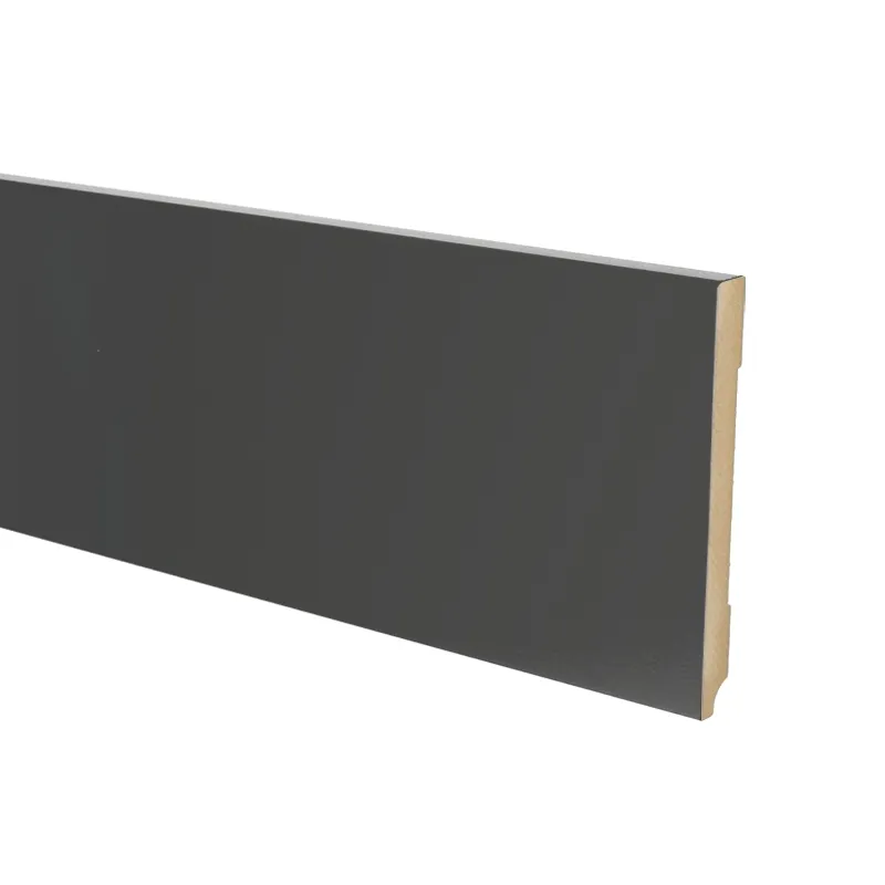 MDF Moderne plint 150x18 voorgelakt RAL9005 - lengte 240cm Beperkte Voorraad