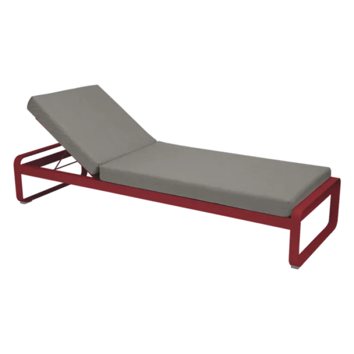 Must-Have Fermob Bellevie ligbed met grey taupe zitkussen-Chili