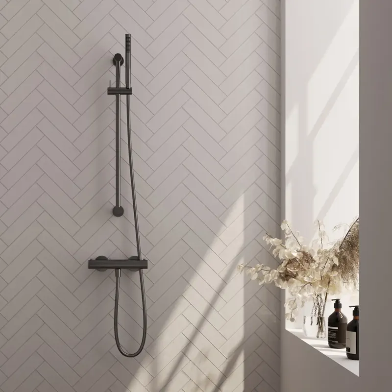 Brauer Stripe thermostatische douchekraan met glijstang en staafhanddouche gunmetal geborsteld PVD Weekendaanbieding