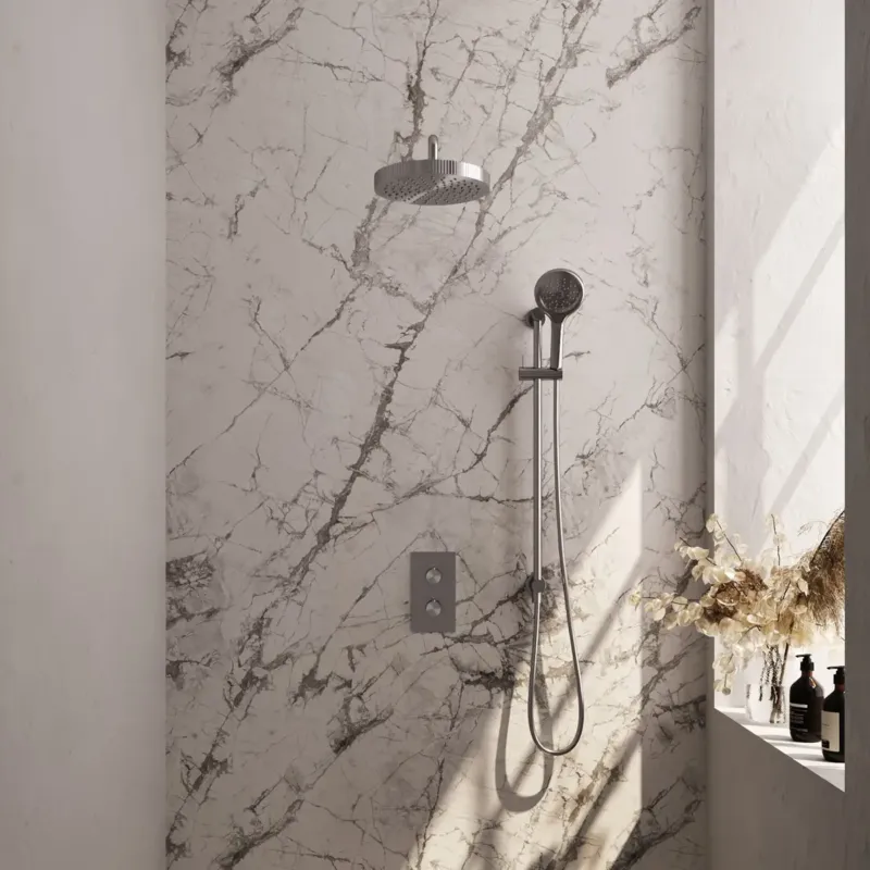Brauer Stripe inbouw regendouche met 25cm hoofddouche, met gebogen muurarm, glijstang en 3 standen handdouche set 23 RVS geborsteld PVD Finale Uitverkoop