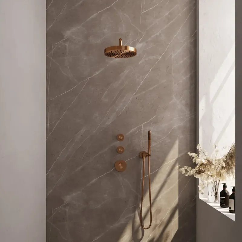 Gereduceerde Prijs Brauer Stripe inbouw regendouche met 25cm hoofddouche, gebogen muurarm en staafhanddouche set 2 koper geborsteld PVD