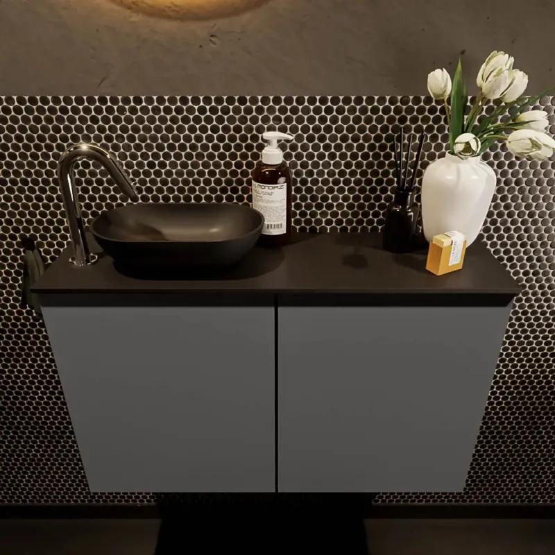 Alleen Vandaag Mondiaz Fowy toiletmeubel 80cm dark grey met zwarte waskom links en kraangat
